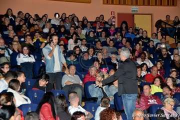 Acto de presentación de la murga teldense Los Nietos de Sarymanchez en el Teatro Víctor Jara de Vecindario (Foto Francisco Javier Santana)